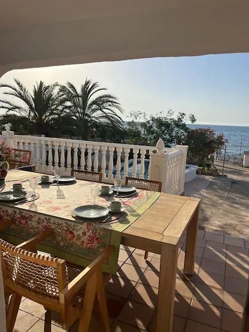 Villa Los Pies En Agua - A Beachfront Refuge 卡沃内拉斯 西班牙